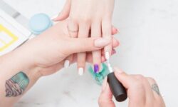 Онколог назвала шеллак причиной рака кожи