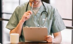 Выхлопные газы и инфекции: гастроэнтеролог рассказал, что может спровоцировать рак желудка