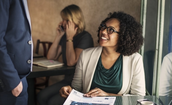 Женский флирт: 5 удачных примеров техники женского обольщения 