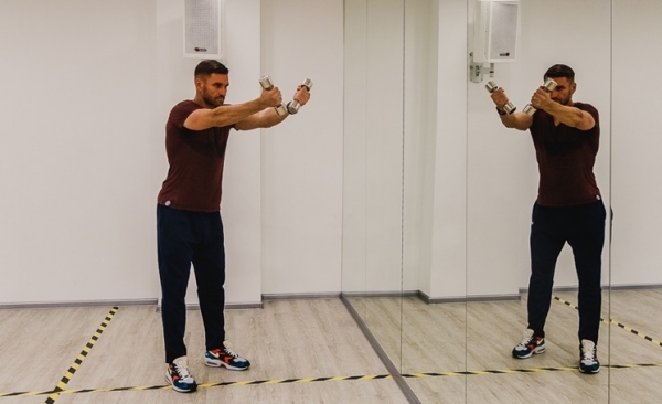 Для красивой осанки: 10 упражнений на плечи, доступных в домашних условиях (ВИДЕО) Для красивой осанки: 10 упражнений на плечи, доступных в домашних условиях (ВИДЕО)