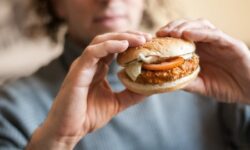 Нутрициолог Брыкин рассказал, как не набрать лишний вес осенью