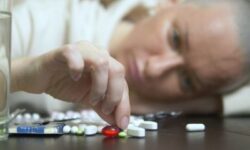 В Центре Минздрава увидели выгоду от выдачи химиотерапевтических препаратов на руки пациентам