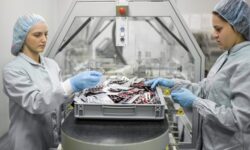 Депутаты Госдумы планируют повысить производство аналогов зарубежных препаратов в России